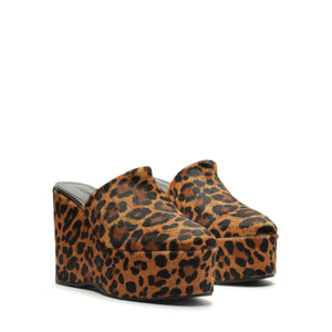 Sierra Hair Calf Pump in Leopard