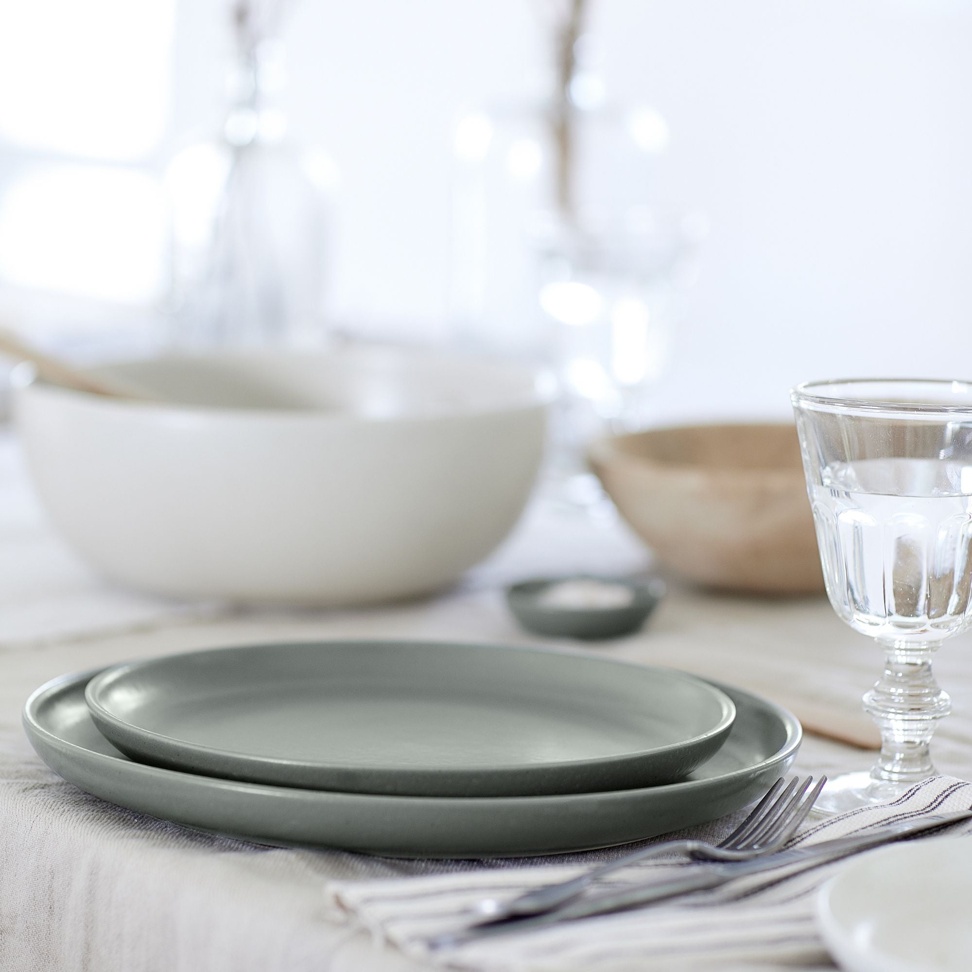 Pacifica Collection Salad Plates 9" in Artichoke, Set of 6