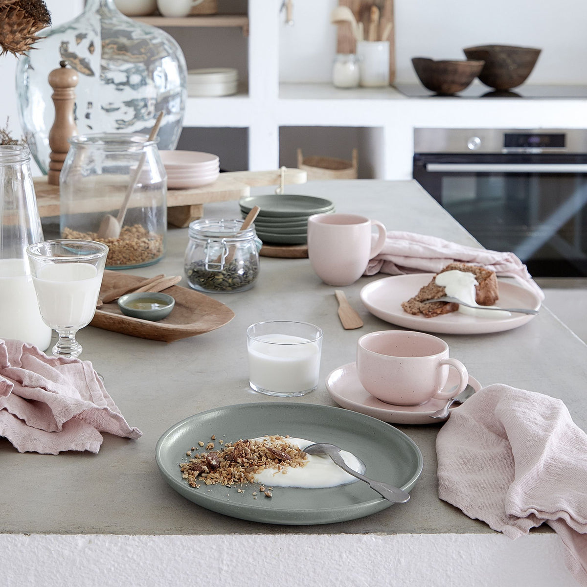 Pacifica Collection Salad Plates 9" in Artichoke, Set of 6