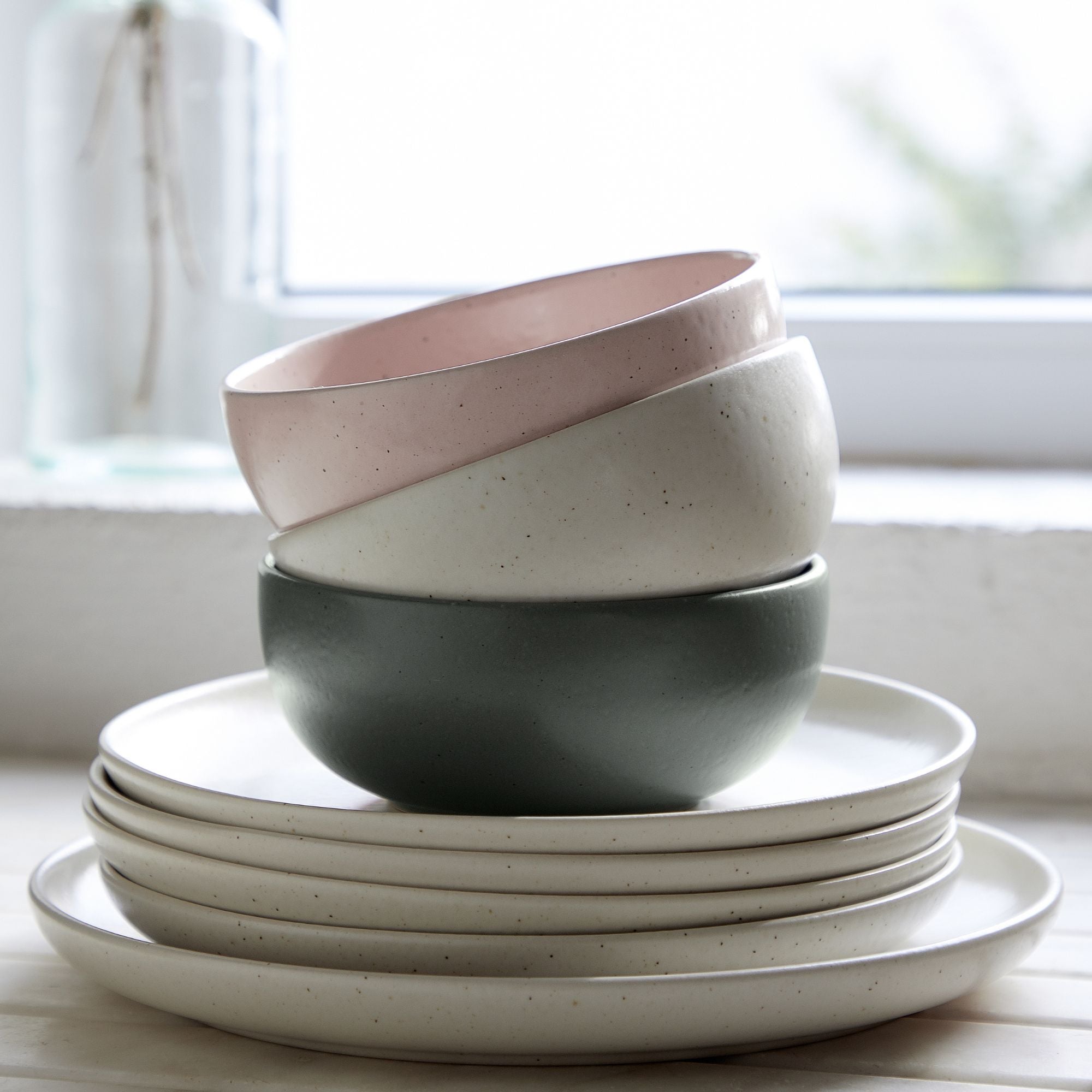 Pacifica Collection Salad Plates 9" in Vanilla, Set of 6