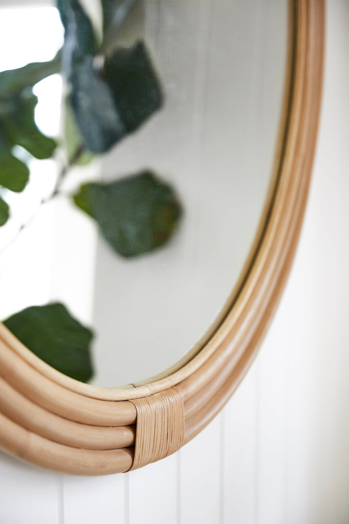 pelicano large round mirror detail