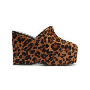 Sierra Hair Calf Pump in Leopard