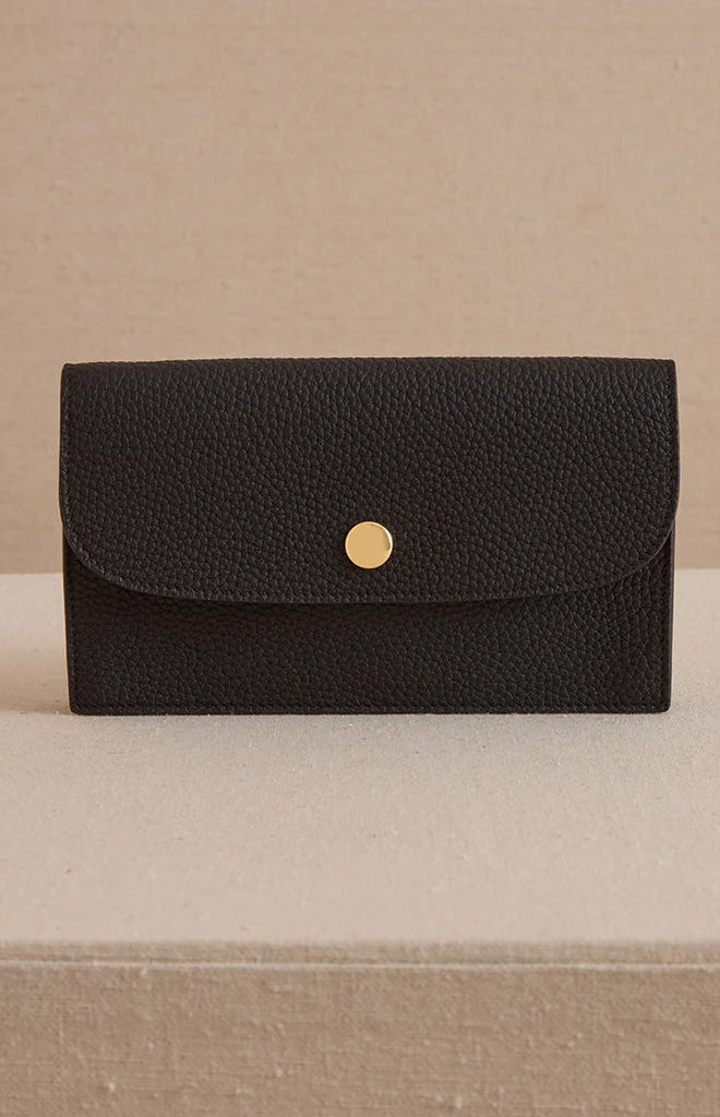 Skip 18 in Tumbled Grain Black