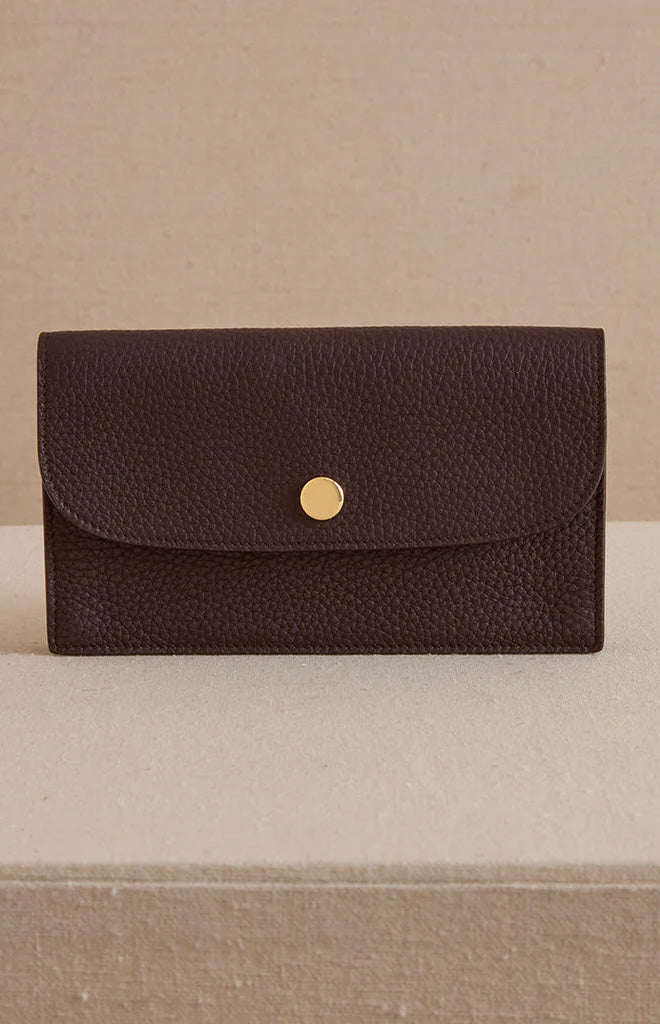 Skip 18 in Tumbled Grain Chocolate