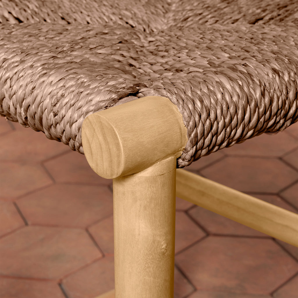 corner peg of counter stool