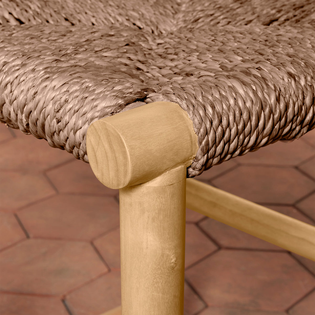 corner peg of counter stool