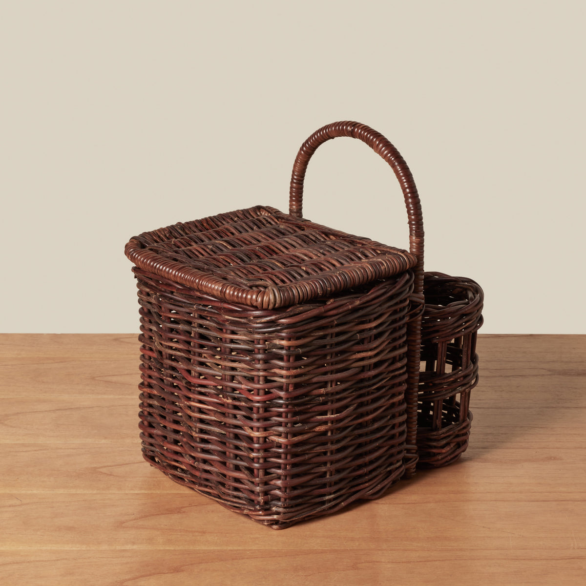 picnic basket with lid