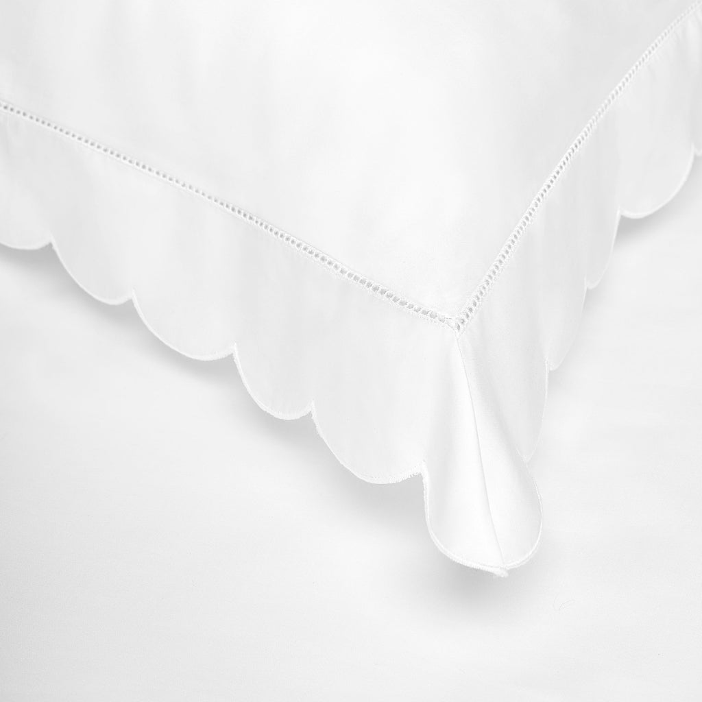Scalloped Starlight in White showing trim detail