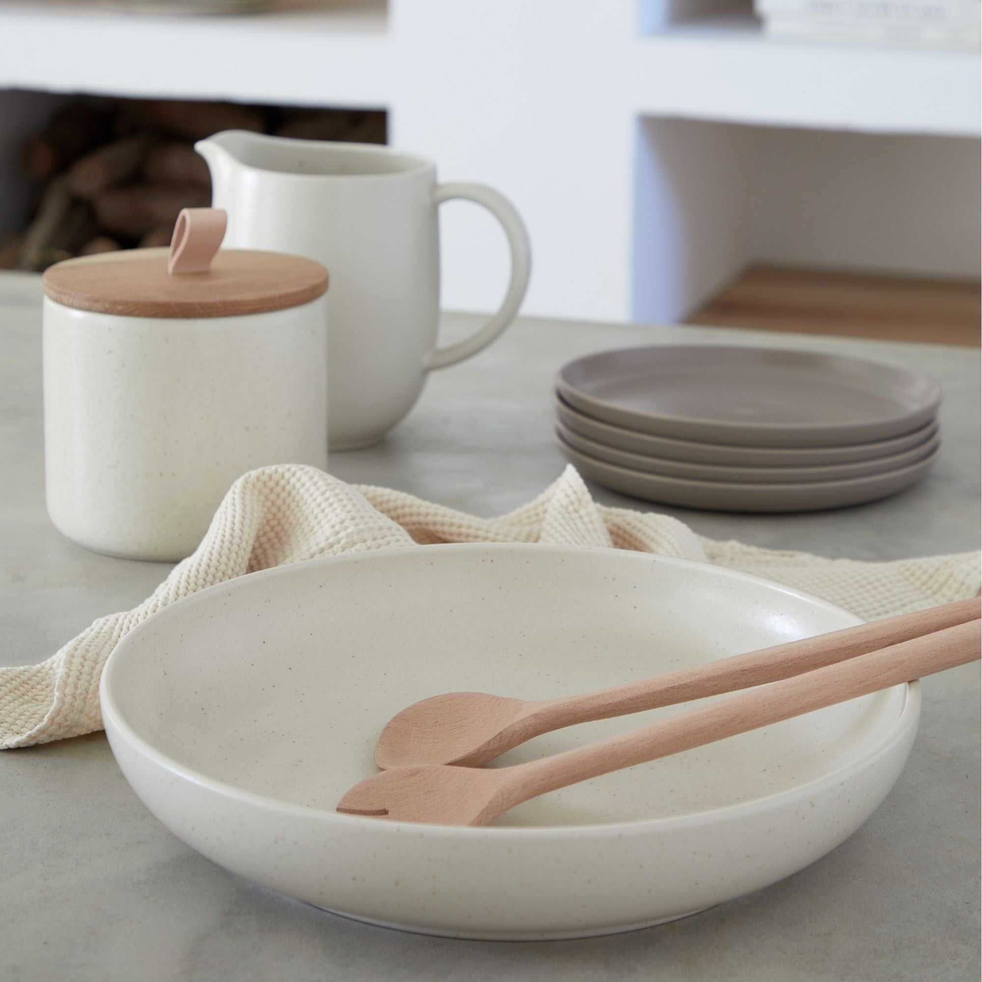 Pacifica Collection Serving Bowl 13" in Vanilla