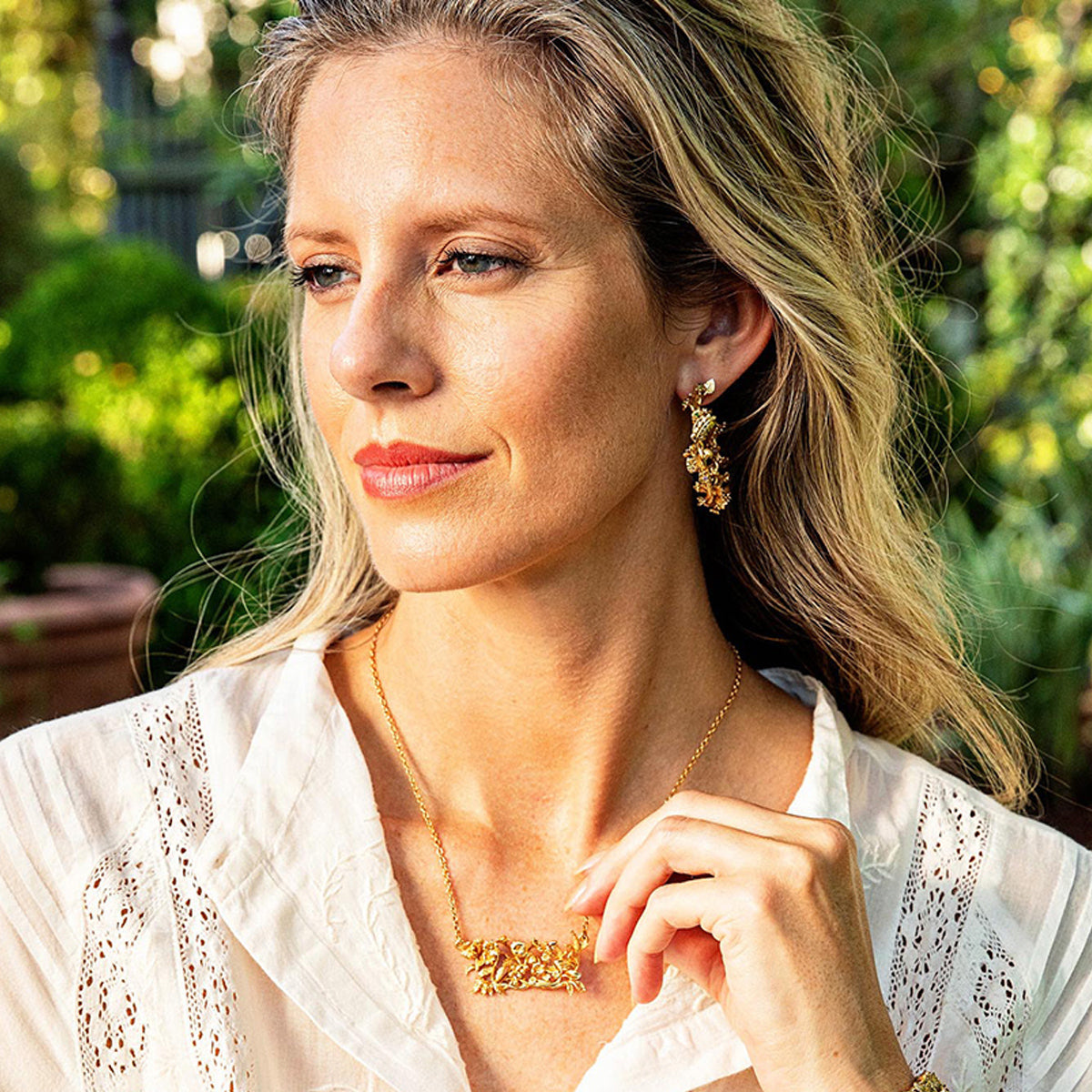 Meadow Grande Hoop Earrings in Gold