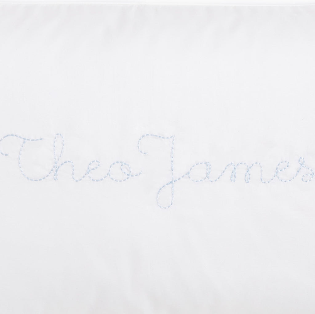 Monogram swatch of "Theo James"