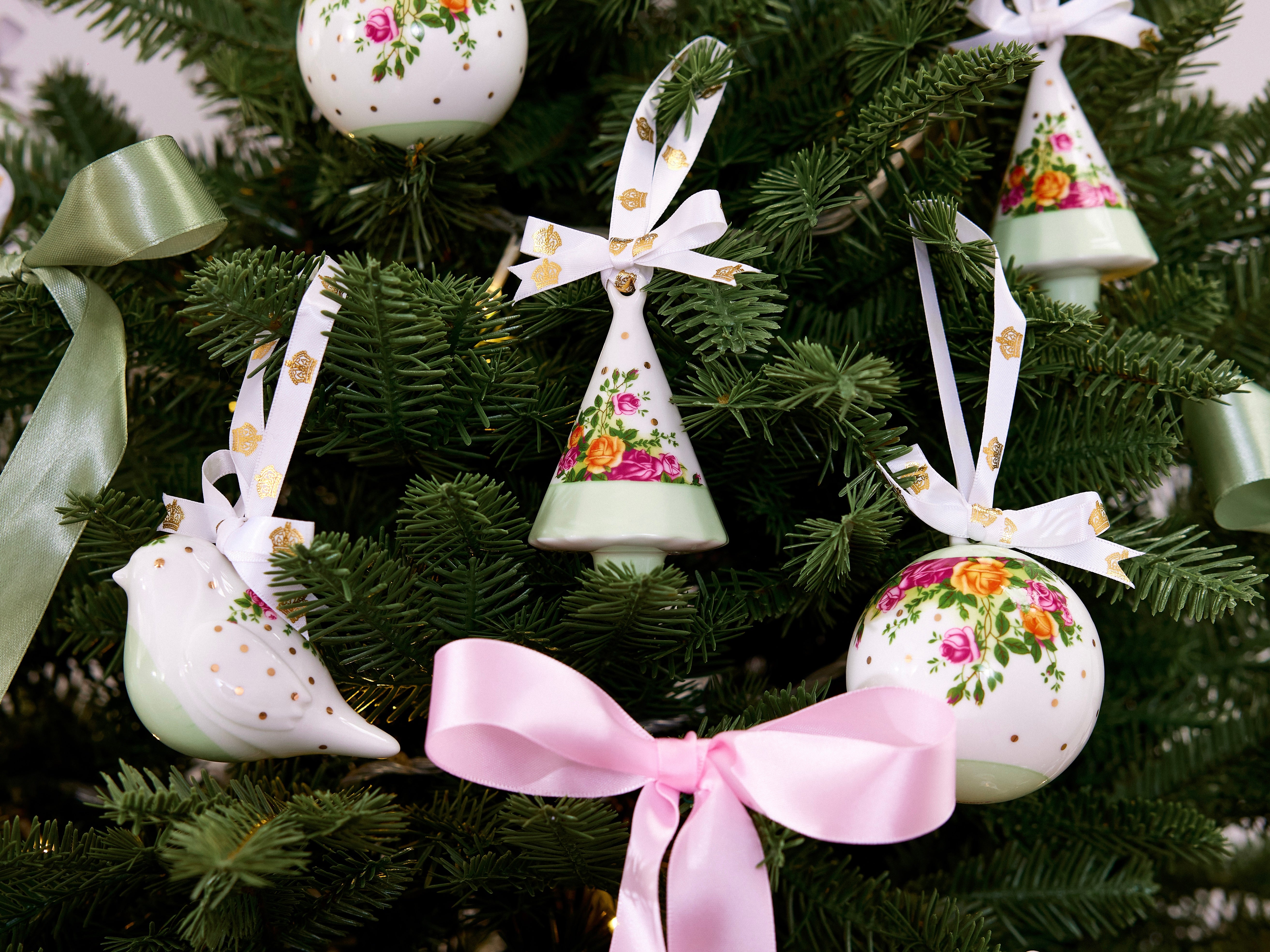 Old Country Roses Christmas Hanging Ornament Tree