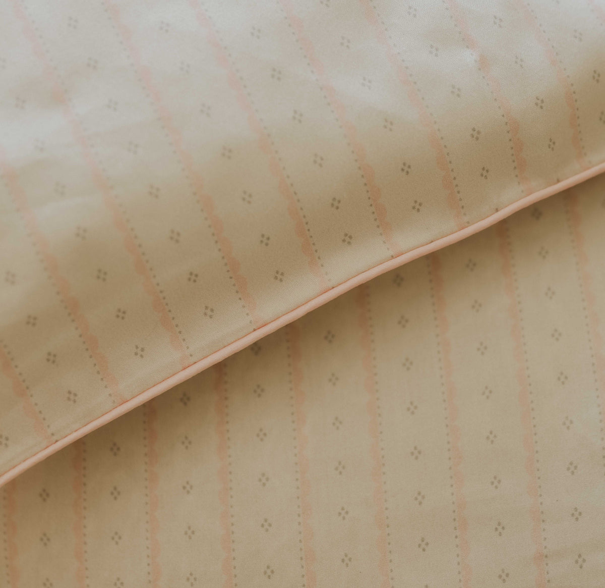 Petal Scallops Baby Duvet in Pink up close shot