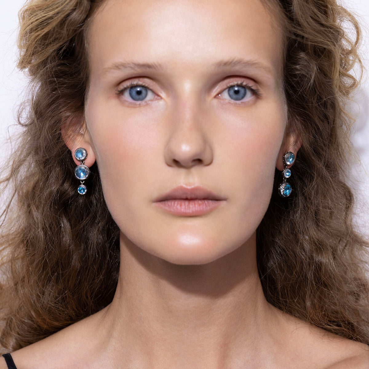 alt-catherine-3-drop-earrings-sky-black-rhodium-model