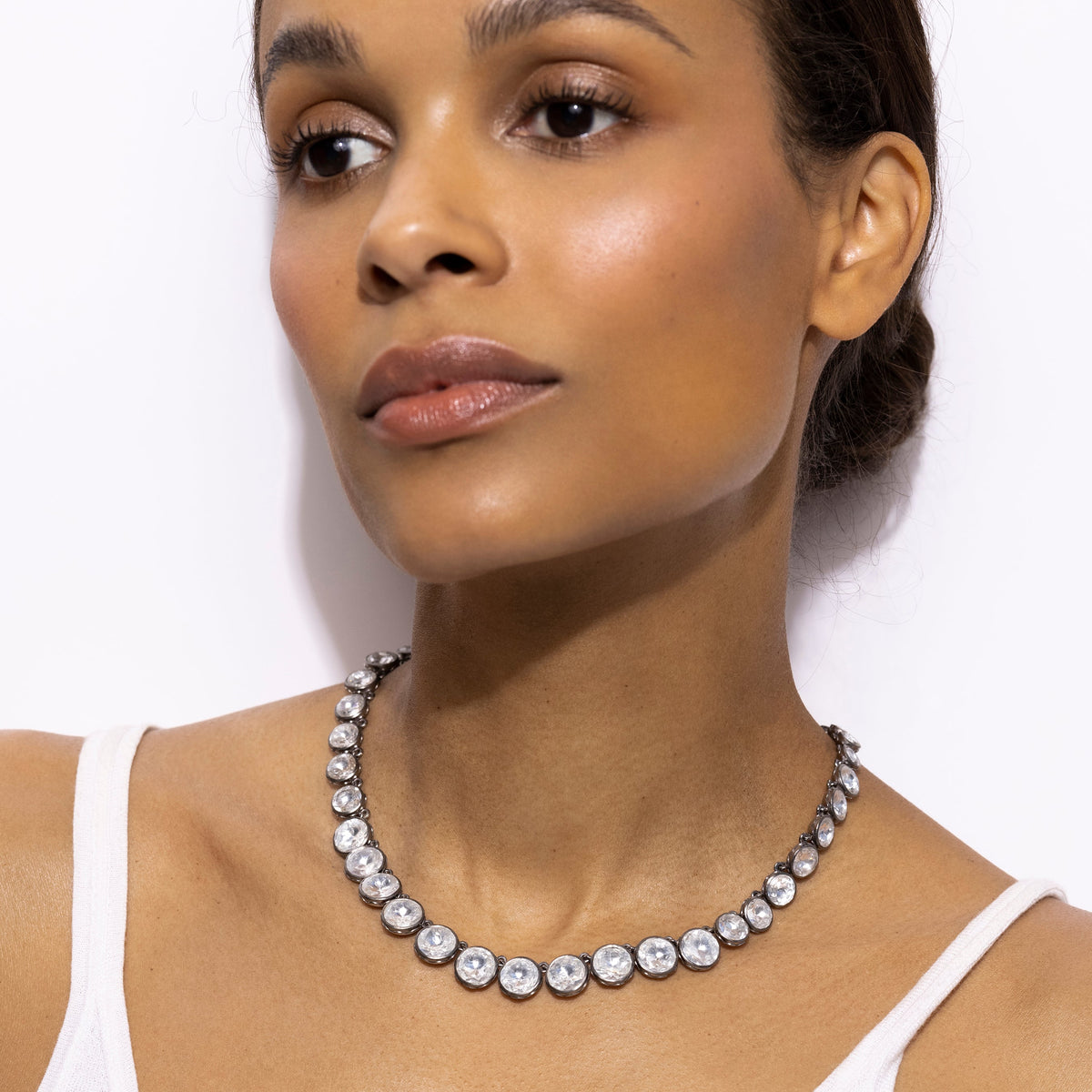 alt-catherine-round-riviere-white-black-rhodium-model