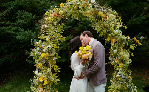 Joyous Shades of Yellow Colored This Micro-Wedding in Minnesota