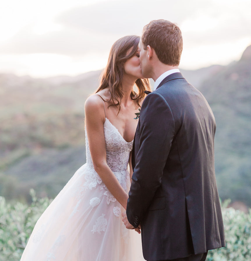 What Every Couple Should Consider Before Hiring a Wedding Photographer