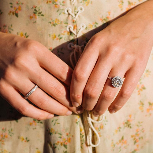 This is What 2.5 Carats Really Looks Like on Your Hand