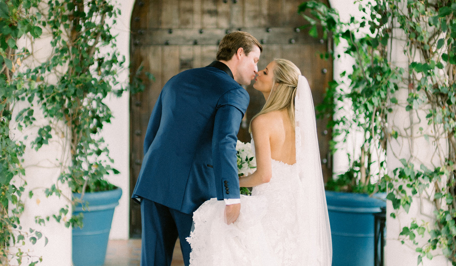 Old Hollywood Glamour Meets California Cool at This Palm Springs Wedding