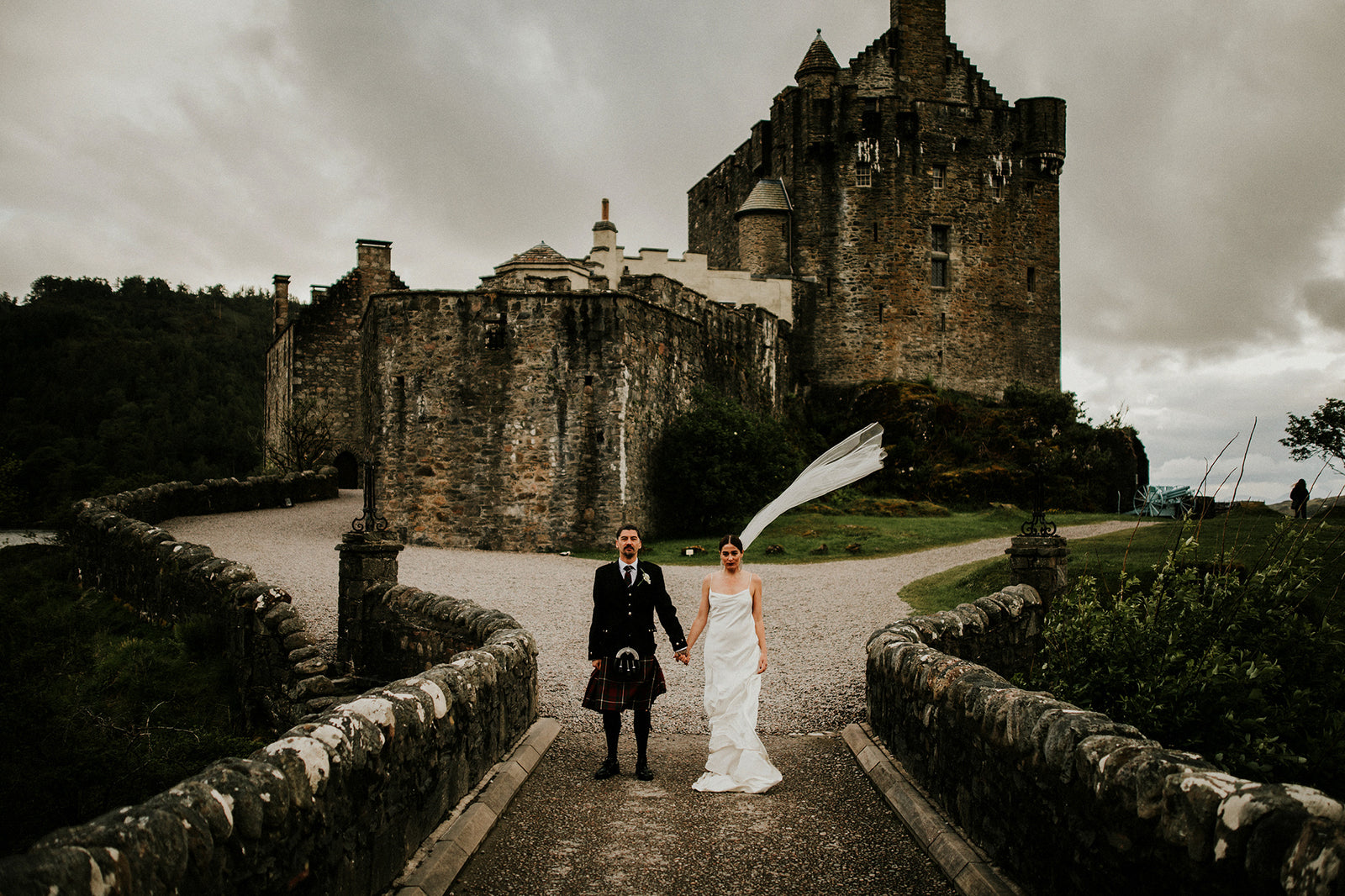 There Was A Full On <i>Game of Thrones</i> Moment at This Wedding in a Scottish Castle