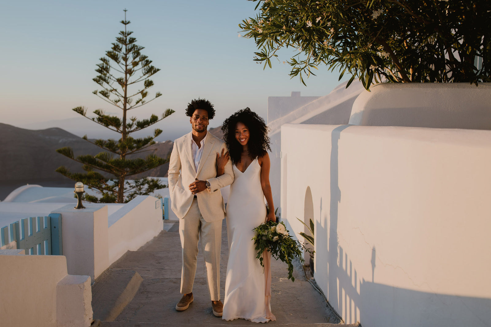 A Breathtaking Summer Elopement Full of Love in Santorini