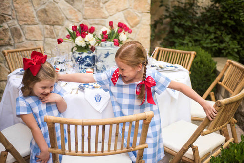 How to Arrange a Patriotic Fourth of July Tablescape