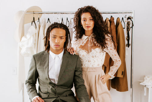 A Modern Couple's Shoot with Tons of Inspiration for Low-Key Weddings