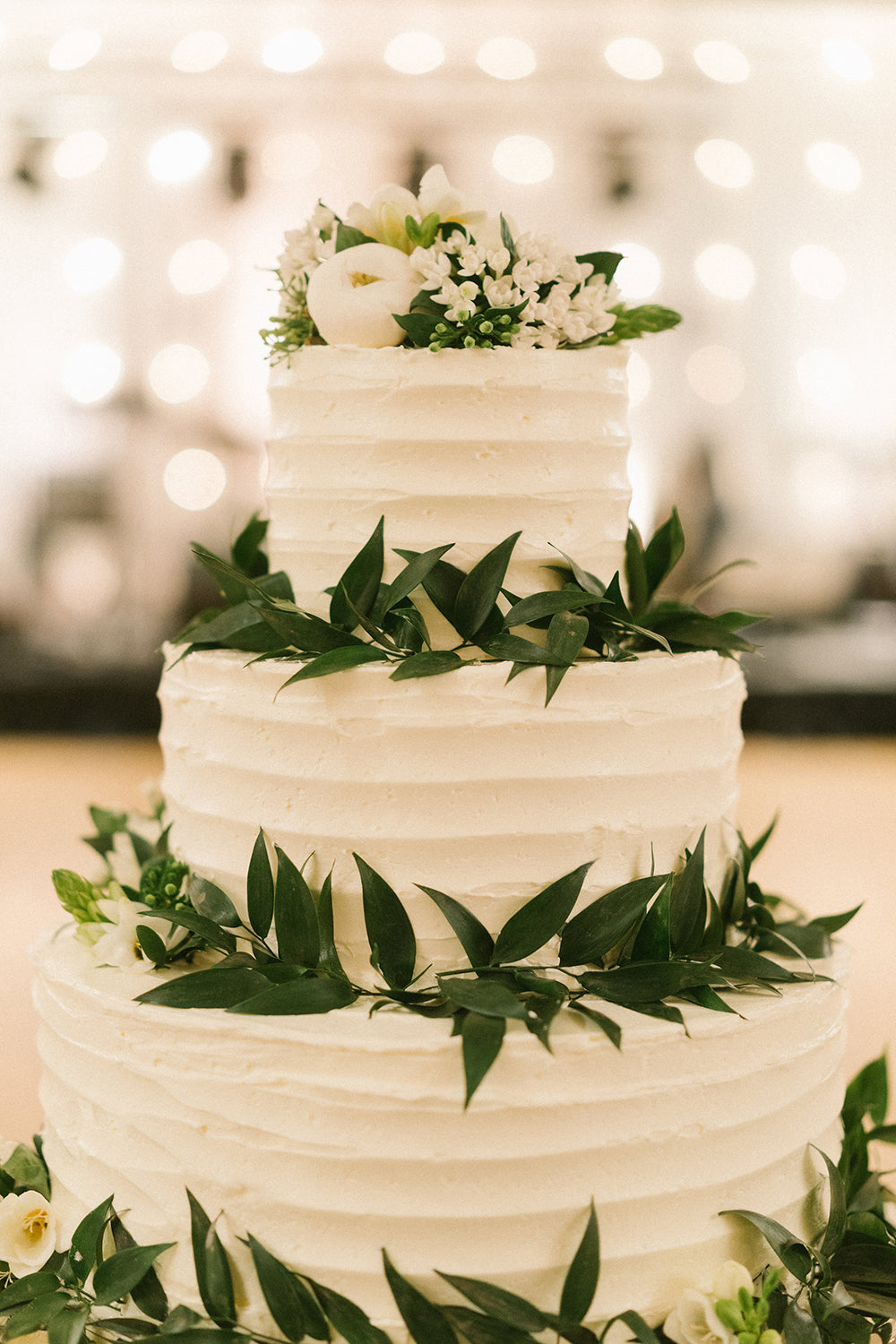How to Predict Divorce Based on The Way A Couple Cuts Their Wedding Cake