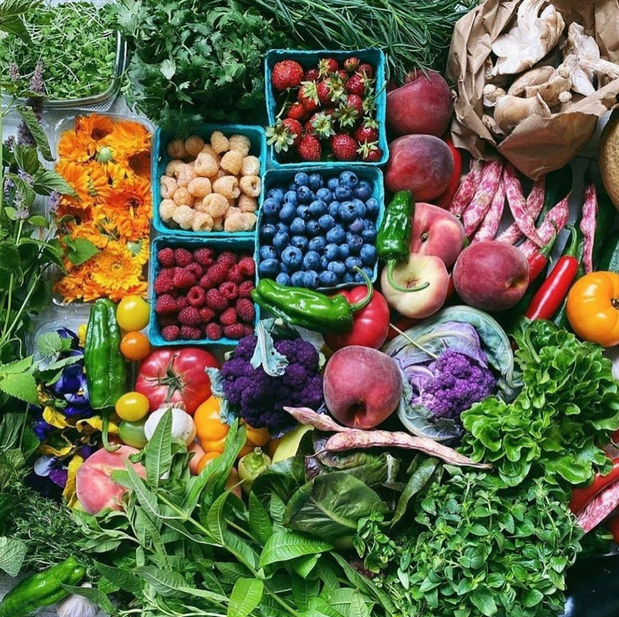 5 Foods to Ensure You Have Healthy and Glowing Skin for All Upcoming Wedding Pictures