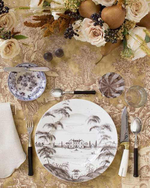 Should You Plan a Destination Wedding Over Thanksgiving Weekend—Yay or Nay?