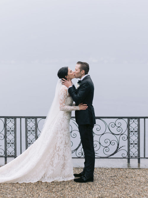 This Couple Recited Their Vows in The Pouring Rain at Villa Balbiano