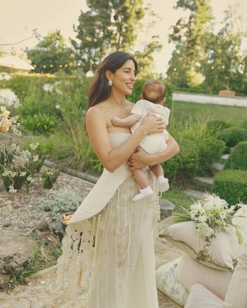 After Planning Her Vow Renewal in Five Days, Bettina Looney Shares Her Contemporary Dream Registry
