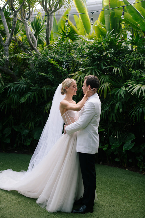 A Twist on the Traditional: Emily Rennert and Simon Wein Wed in an Intimate Courtyard Ceremony at Swan