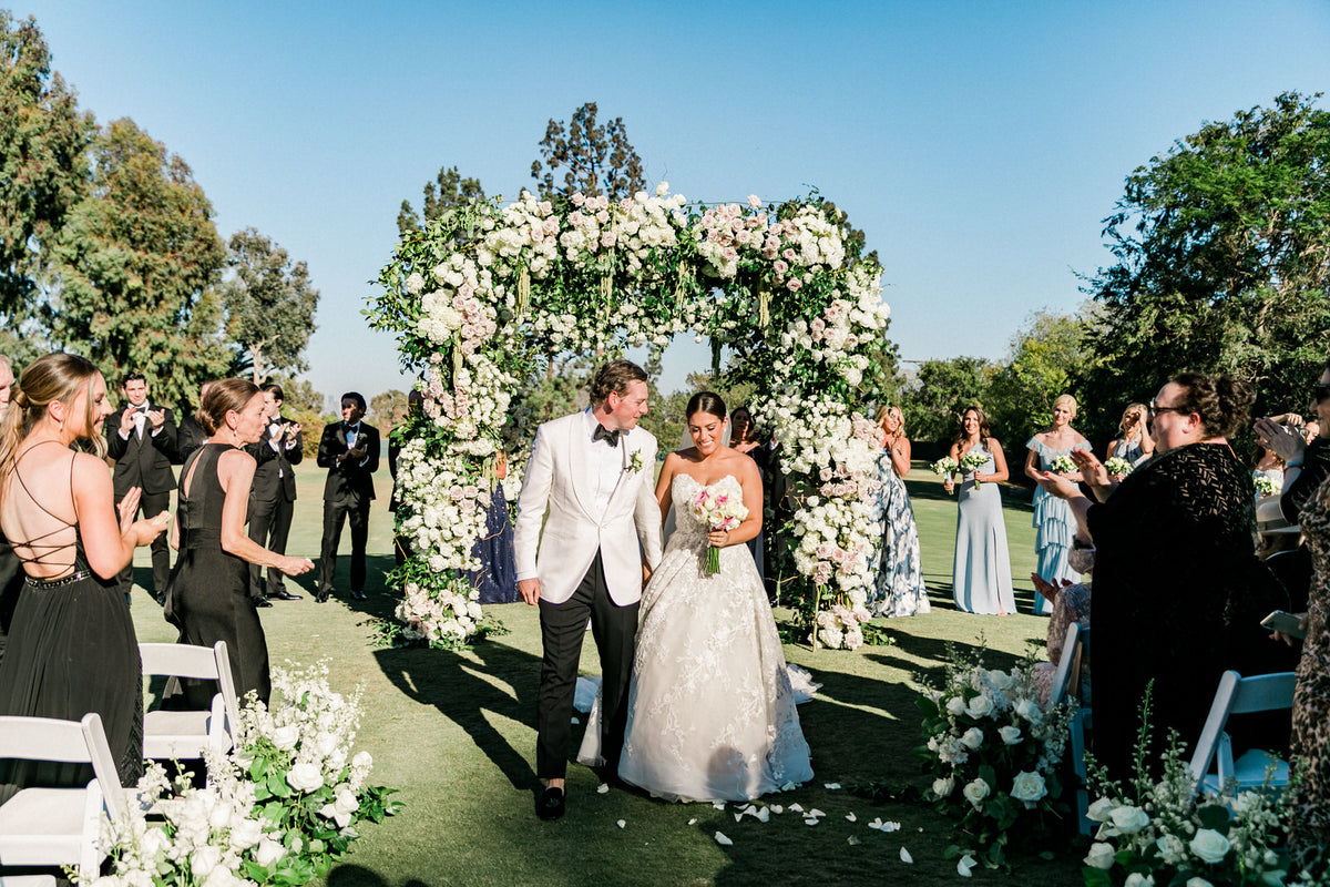 This Bride Did the Handshake from <i>The Parent Trap</i> During Her Father-Daughter Dance