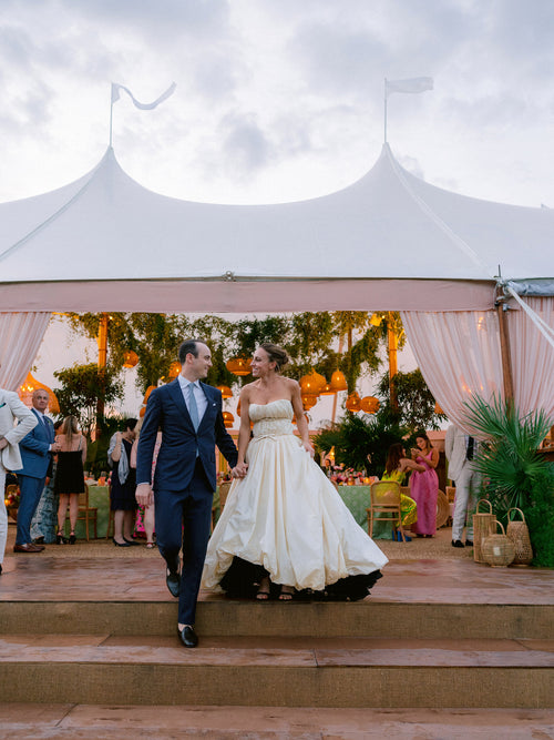 A Colorful "1960s Palm Springs With an East Coast Twist" Wedding in East Hampton