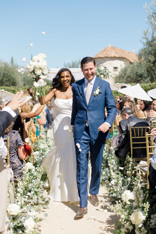 This Couple Ended Their Wedding Ceremony in California by Breaking The Glass and Jumping The Broom