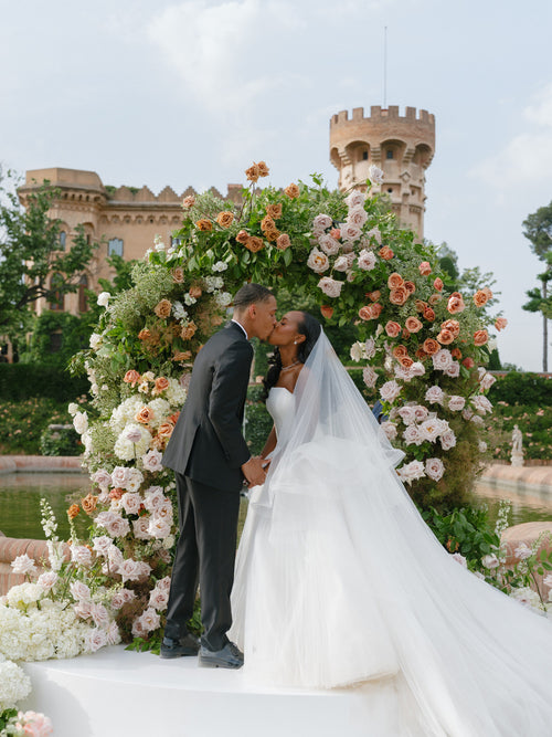 A Floral-Filled Destination Wedding in The Couple’s Favorite Spanish City