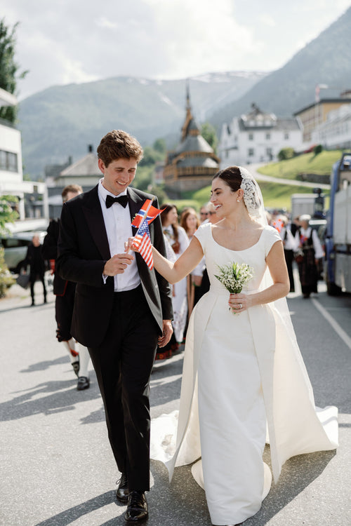 A Spring Wedding in The Norwegian Church That Inspired a Scene From <i>Frozen</i>