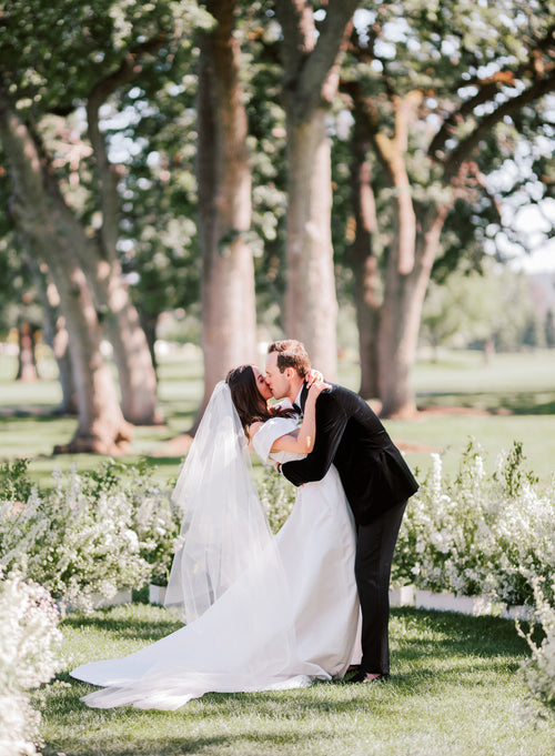 JG Gift Guide Creator Jen Gummere Wore Carolina Herrera, ASHA, and Alexia María to Her Wedding in Napa