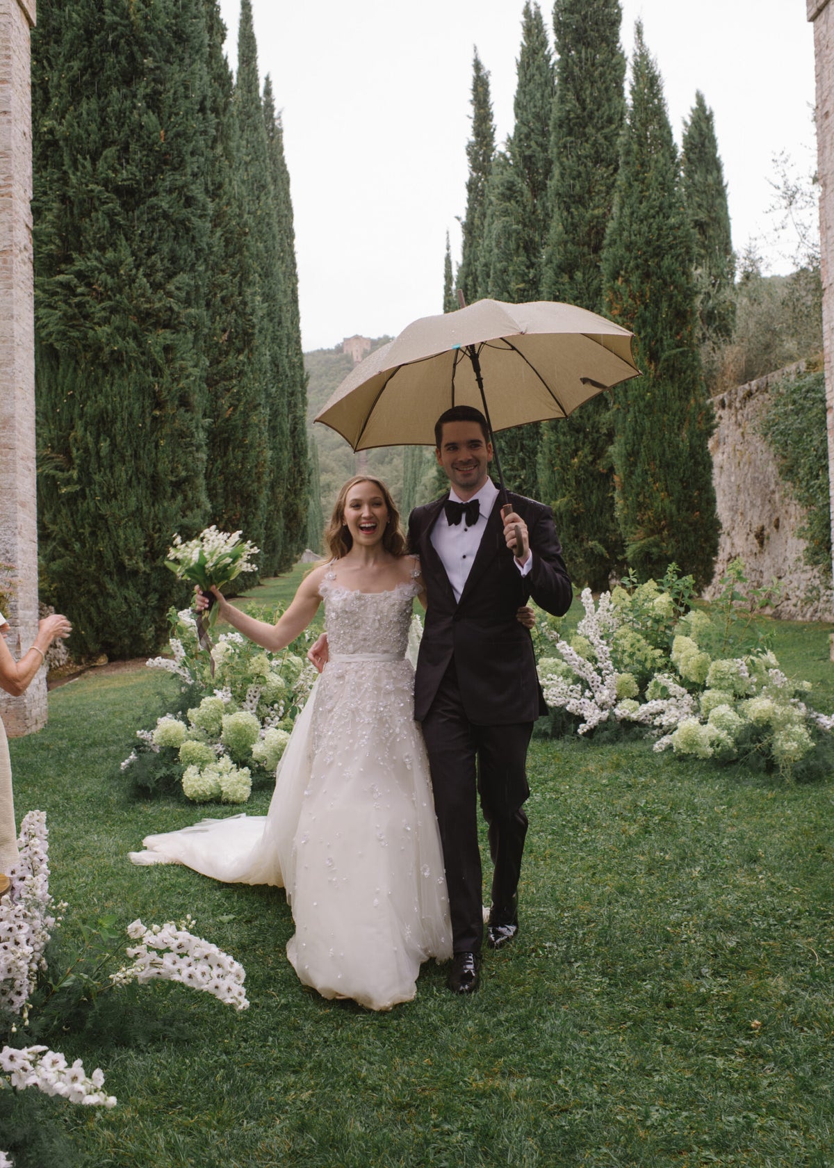 Light Rain Made This Wedding Weekend in Siena Even More Romantic