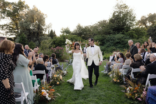 Flowing Florals Emulated a Sunrise at This Romantic Wedding at the Brooklyn Botanic Garden