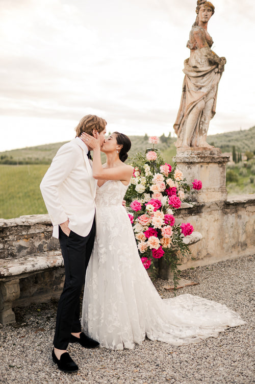 This OTM-Styled Bride Said "I Do" in the Medici Family's Former Villa in Tuscany