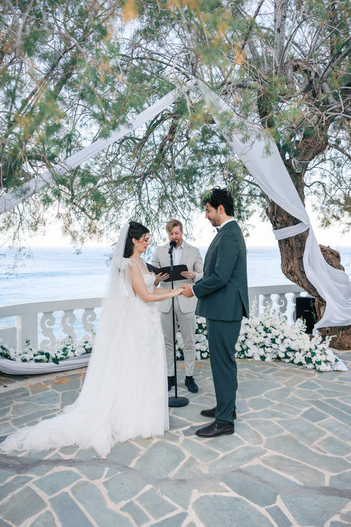 Greek and Jewish Traditions Were Beautifully Woven Together at This Karpathian Wedding