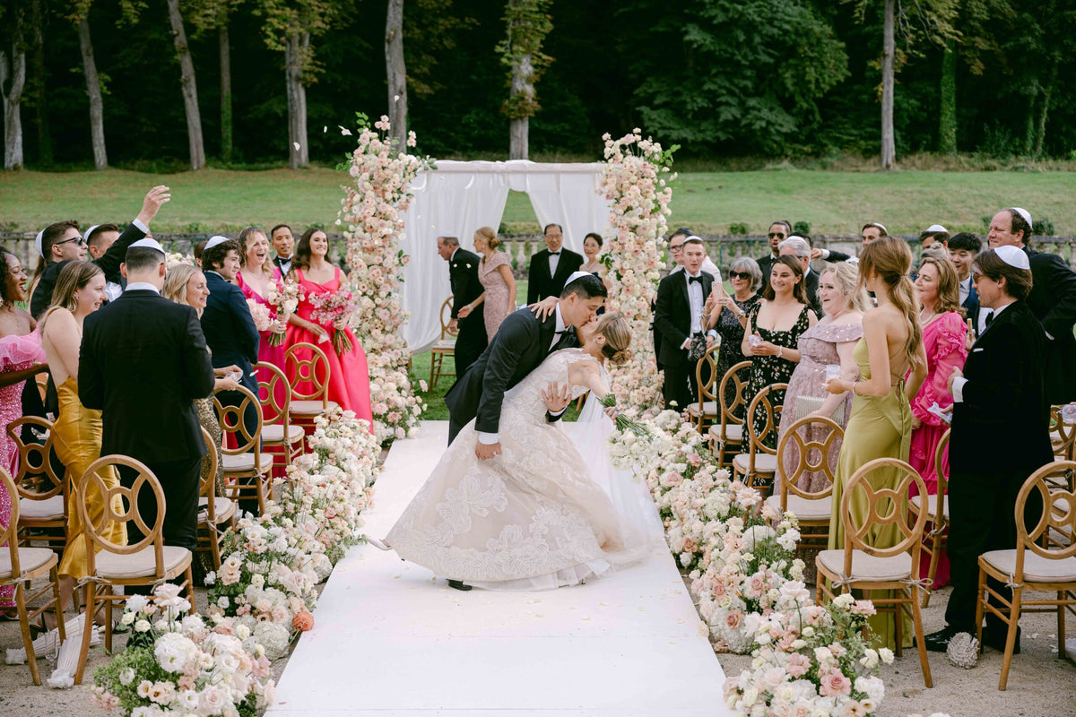 This Colorful Wedding at Château de Jalesnes Beautifully Blended The Couple’s Chinese and Jewish Cultures