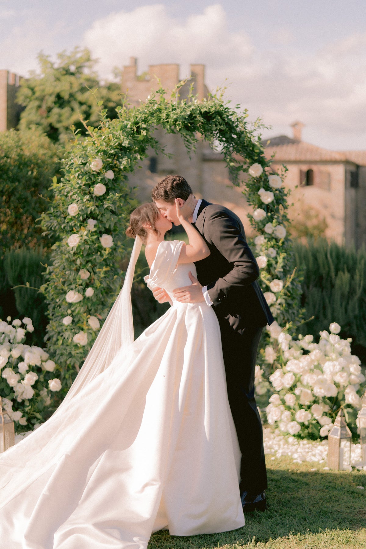 This Couple Decided to Get Married in Italy After Seeing Shiv Roy's Wedding on <i>Succession</i>
