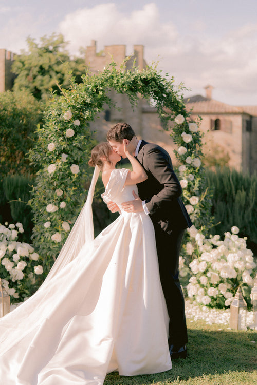 This Couple Decided to Get Married in Italy After Seeing Shiv Roy's Wedding on <i>Succession</i>