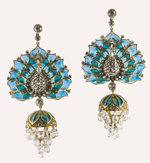 7 Blue Wedding Day–Worthy Accessories