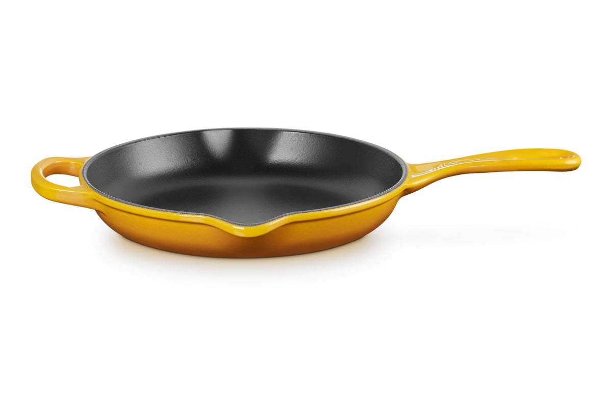 Le Creuset Signature Round Skillet, 9" in Nectar