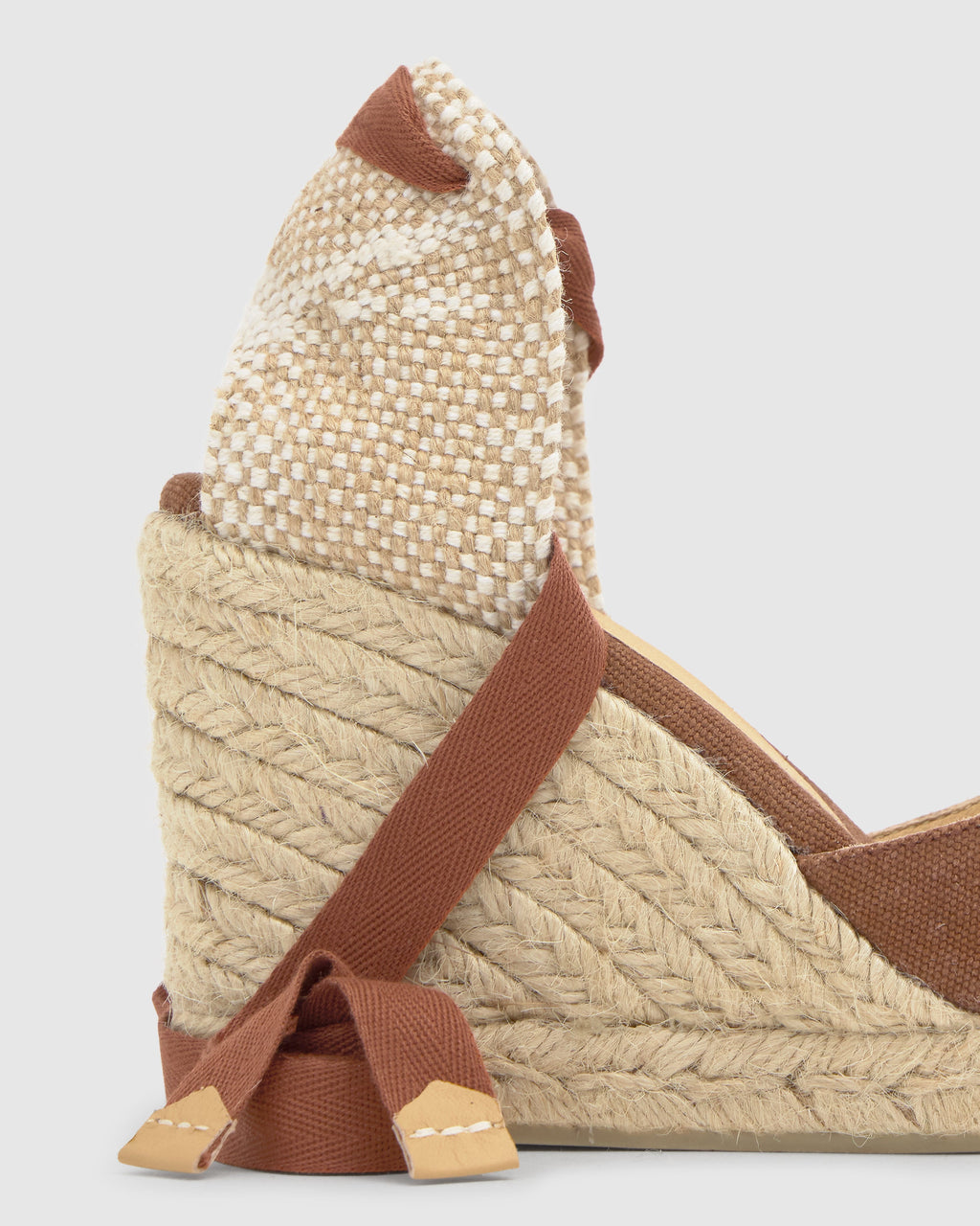 Carina 8 in Pecan
