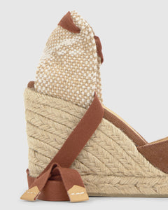 Carina 8 in Pecan